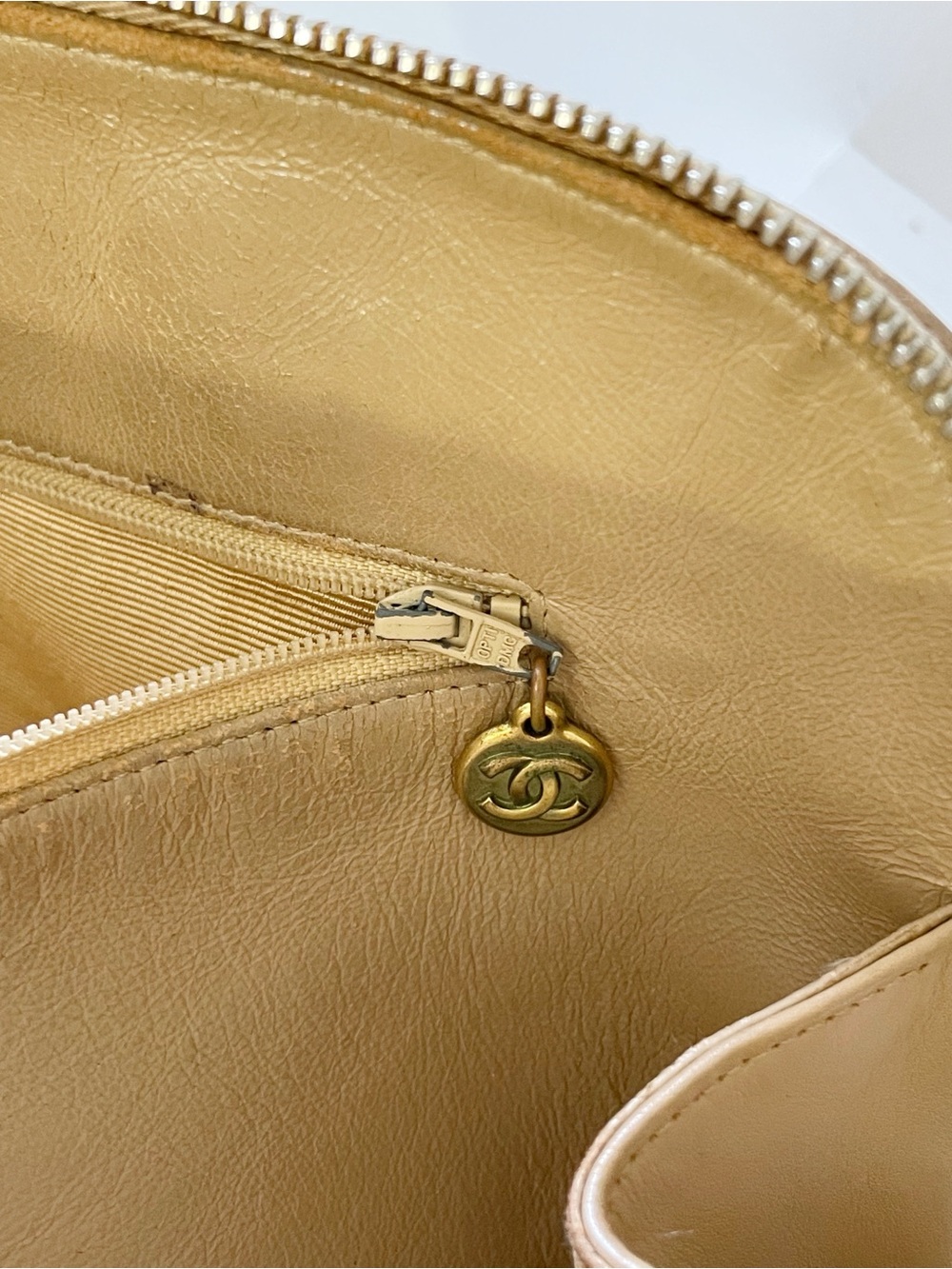 Chanel beige leather vintage for restoration AS IS - Picture 16 of 16